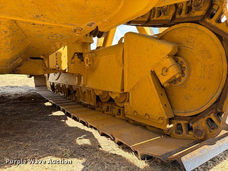 image for item FN3629 2006 Caterpillar D6R LGP Series III with 572 pipelayer
