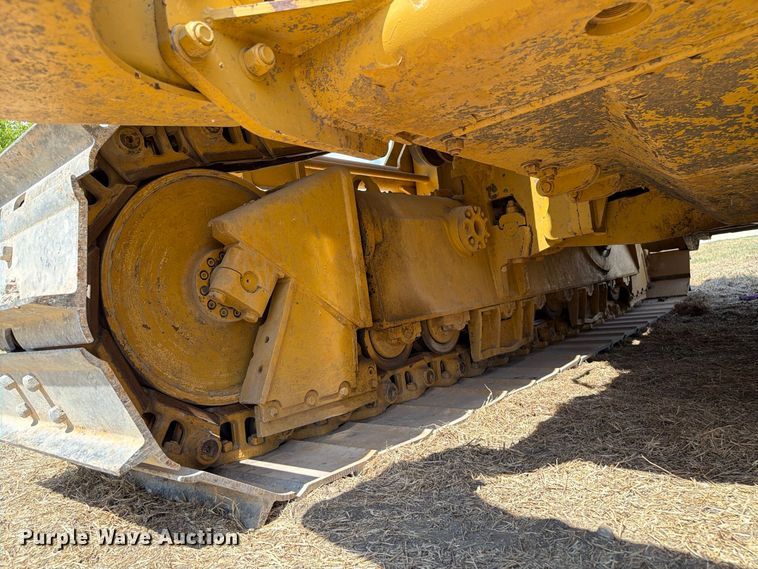image for item FN3629 2006 Caterpillar D6R LGP Series III with 572 pipelayer