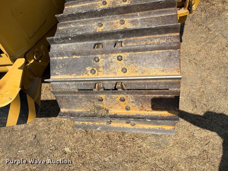 image for item FN3629 2006 Caterpillar D6R LGP Series III with 572 pipelayer