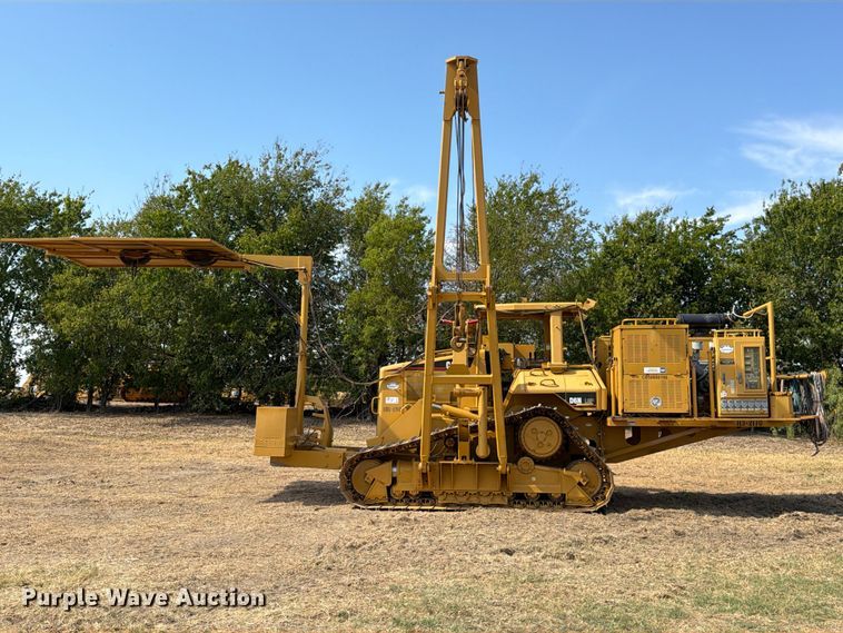image for item FN3633 2006 Caterpillar D6N LGP tack tractor with pipelayer