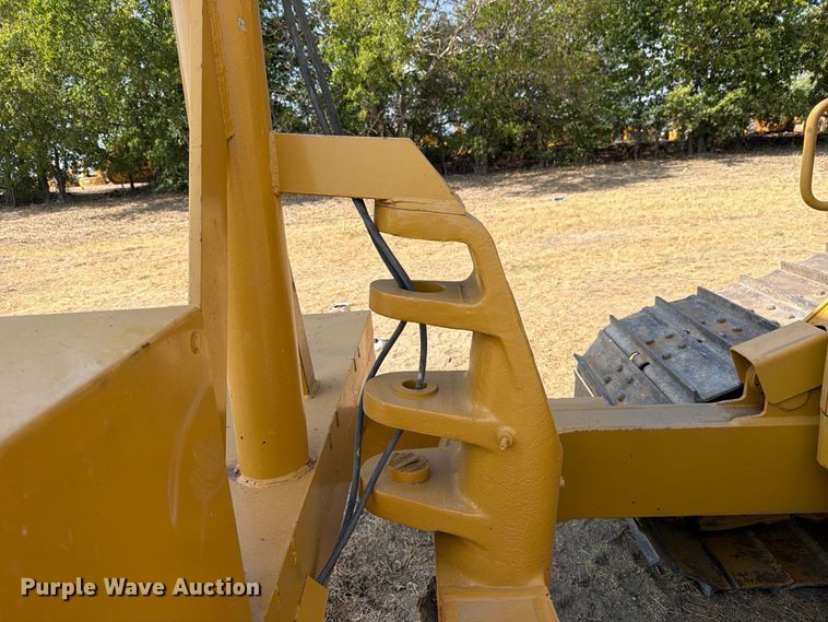 image for item FN3633 2006 Caterpillar D6N LGP tack tractor with pipelayer