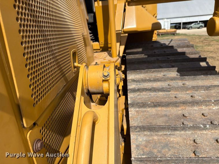 image for item FN3633 2006 Caterpillar D6N LGP tack tractor with pipelayer