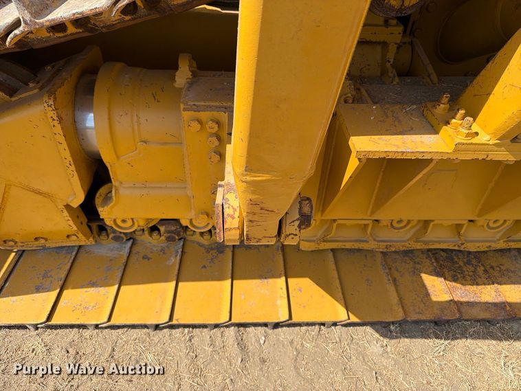image for item FN3633 2006 Caterpillar D6N LGP tack tractor with pipelayer