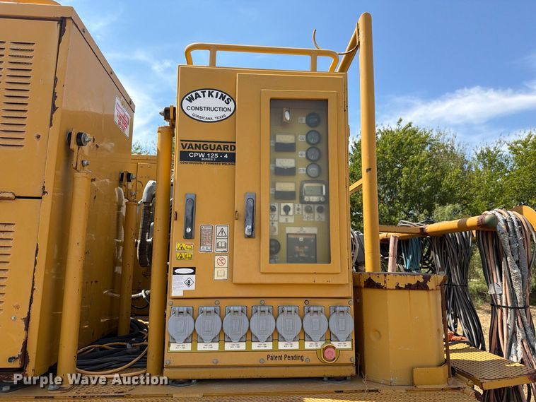 image for item FN3633 2006 Caterpillar D6N LGP tack tractor with pipelayer