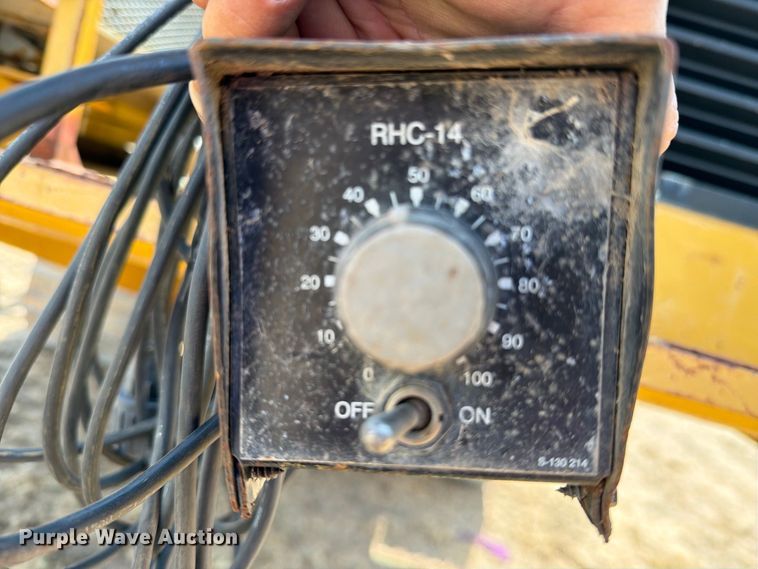 image for item FN3633 2006 Caterpillar D6N LGP tack tractor with pipelayer