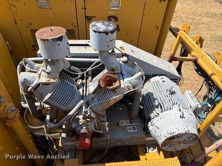 image for item FN3633 2006 Caterpillar D6N LGP tack tractor with pipelayer
