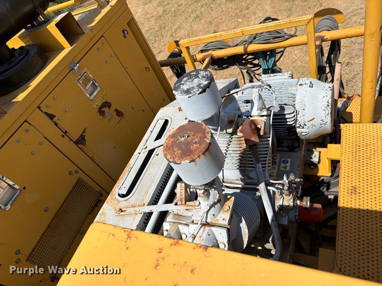 image for item FN3633 2006 Caterpillar D6N LGP tack tractor with pipelayer