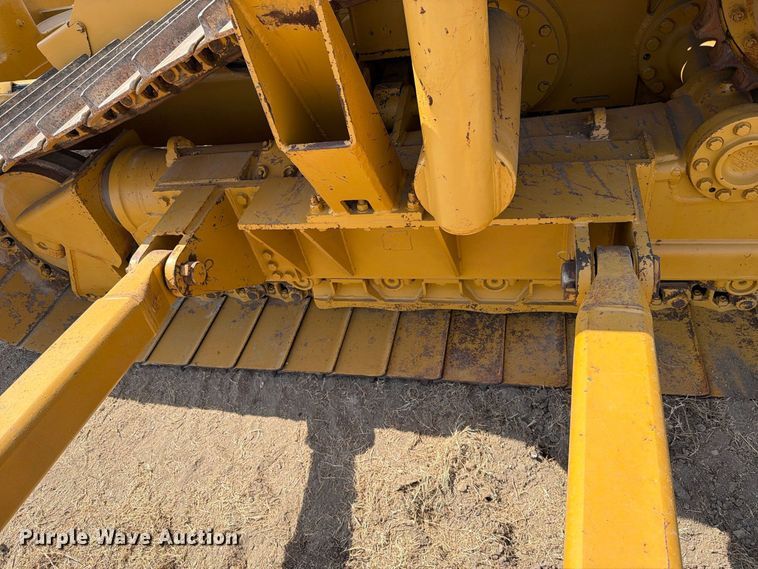 image for item FN3633 2006 Caterpillar D6N LGP tack tractor with pipelayer