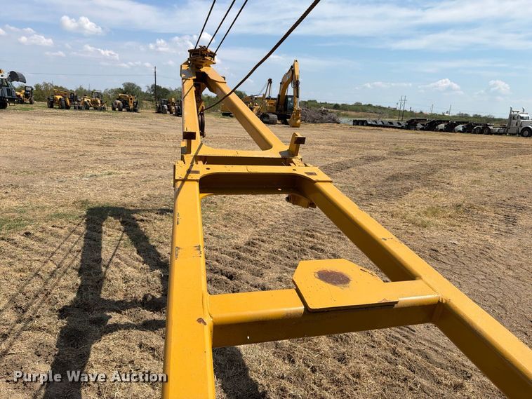 image for item FN3633 2006 Caterpillar D6N LGP tack tractor with pipelayer