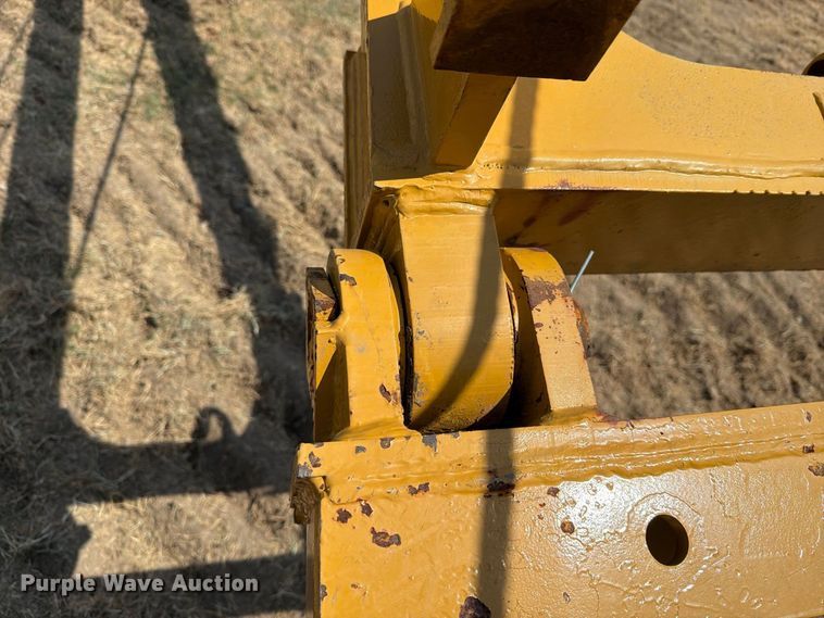 image for item FN3633 2006 Caterpillar D6N LGP tack tractor with pipelayer
