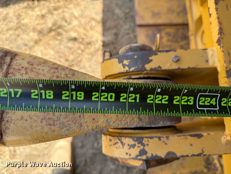 image for item FN3633 2006 Caterpillar D6N LGP tack tractor with pipelayer