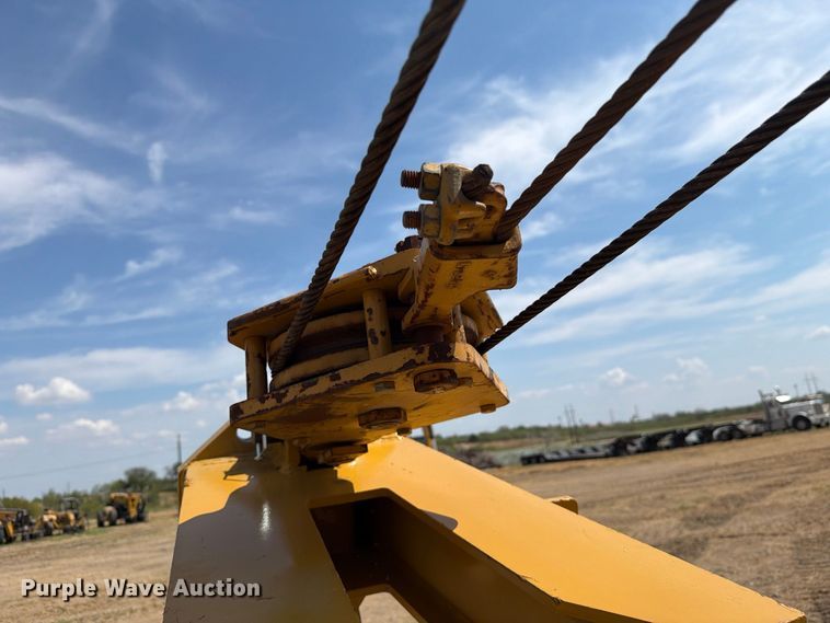 image for item FN3633 2006 Caterpillar D6N LGP tack tractor with pipelayer