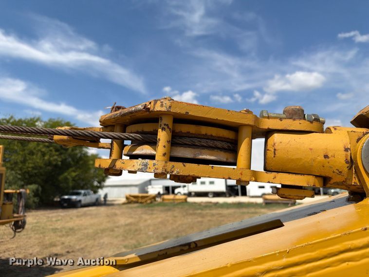 image for item FN3633 2006 Caterpillar D6N LGP tack tractor with pipelayer