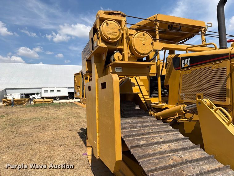 image for item FN3633 2006 Caterpillar D6N LGP tack tractor with pipelayer