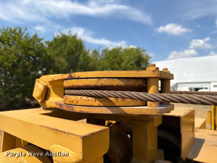 image for item FN3633 2006 Caterpillar D6N LGP tack tractor with pipelayer