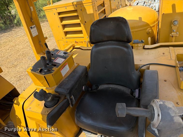 image for item FN3633 2006 Caterpillar D6N LGP tack tractor with pipelayer