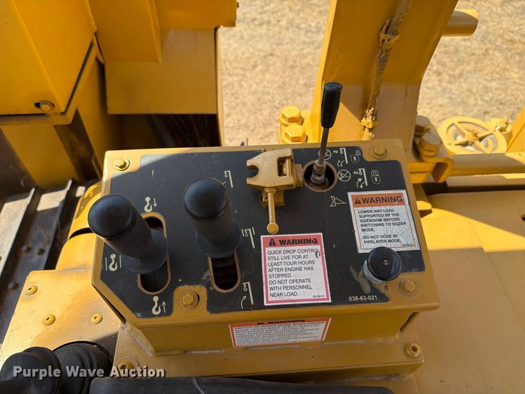 image for item FN3633 2006 Caterpillar D6N LGP tack tractor with pipelayer