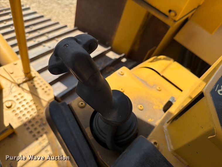 image for item FN3633 2006 Caterpillar D6N LGP tack tractor with pipelayer