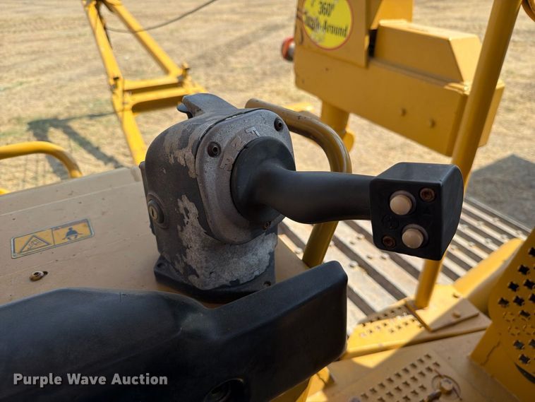 image for item FN3633 2006 Caterpillar D6N LGP tack tractor with pipelayer