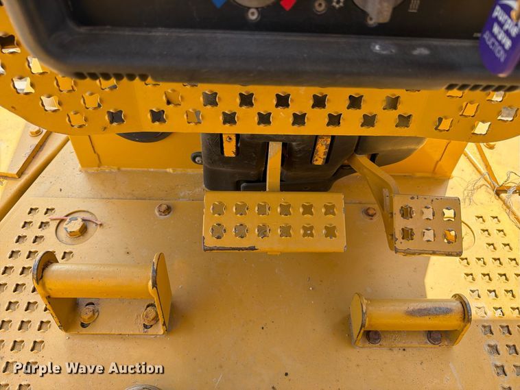 image for item FN3633 2006 Caterpillar D6N LGP tack tractor with pipelayer