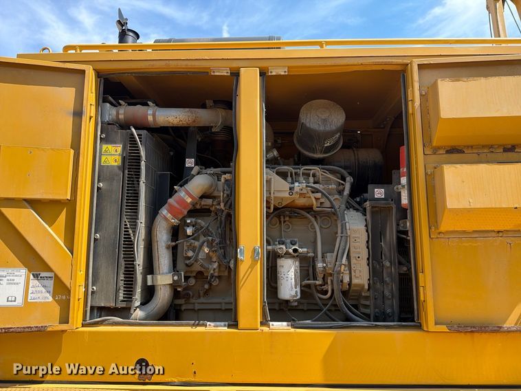 image for item FN3633 2006 Caterpillar D6N LGP tack tractor with pipelayer