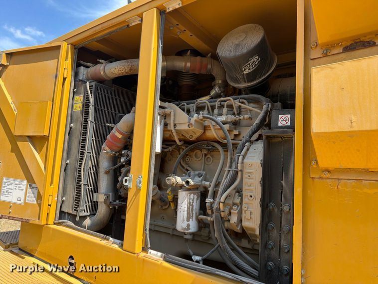 image for item FN3633 2006 Caterpillar D6N LGP tack tractor with pipelayer