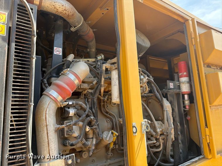 image for item FN3633 2006 Caterpillar D6N LGP tack tractor with pipelayer