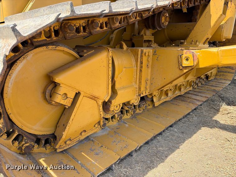 image for item FN3633 2006 Caterpillar D6N LGP tack tractor with pipelayer