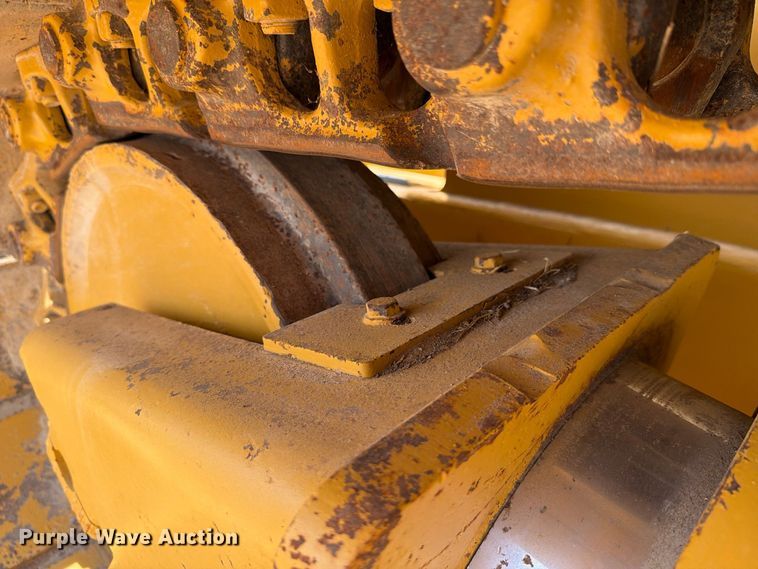 image for item FN3633 2006 Caterpillar D6N LGP tack tractor with pipelayer
