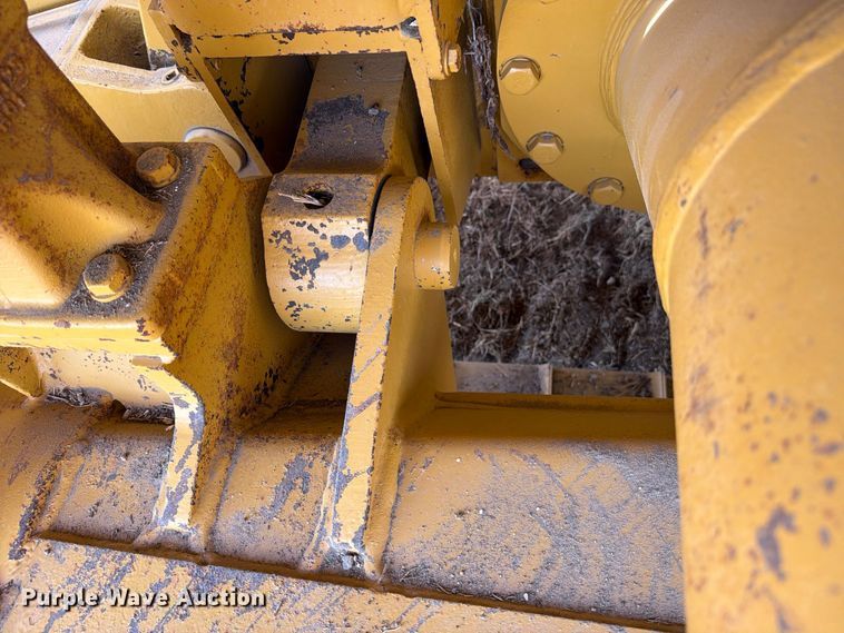 image for item FN3633 2006 Caterpillar D6N LGP tack tractor with pipelayer