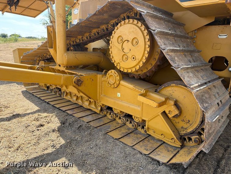 image for item FN3633 2006 Caterpillar D6N LGP tack tractor with pipelayer