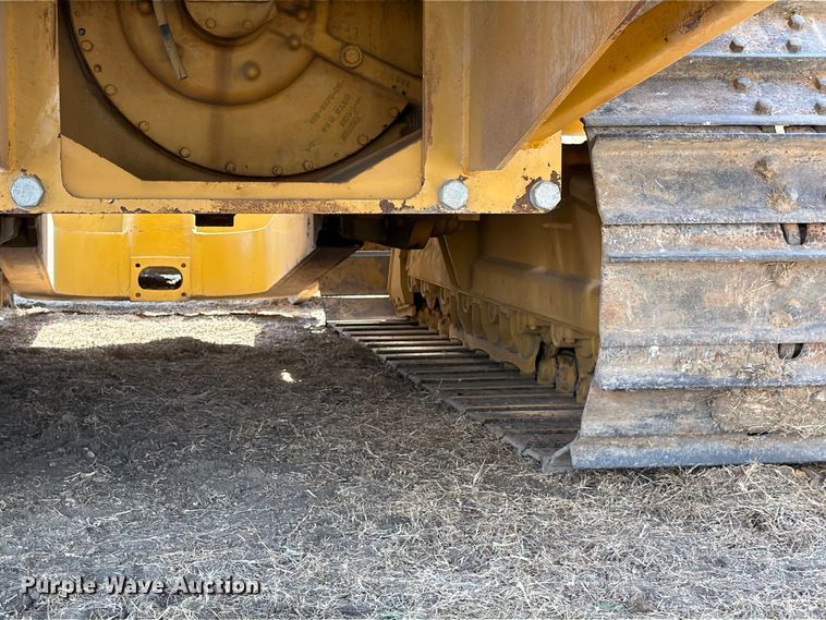 image for item FN3633 2006 Caterpillar D6N LGP tack tractor with pipelayer