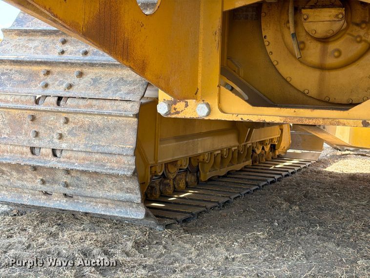 image for item FN3633 2006 Caterpillar D6N LGP tack tractor with pipelayer