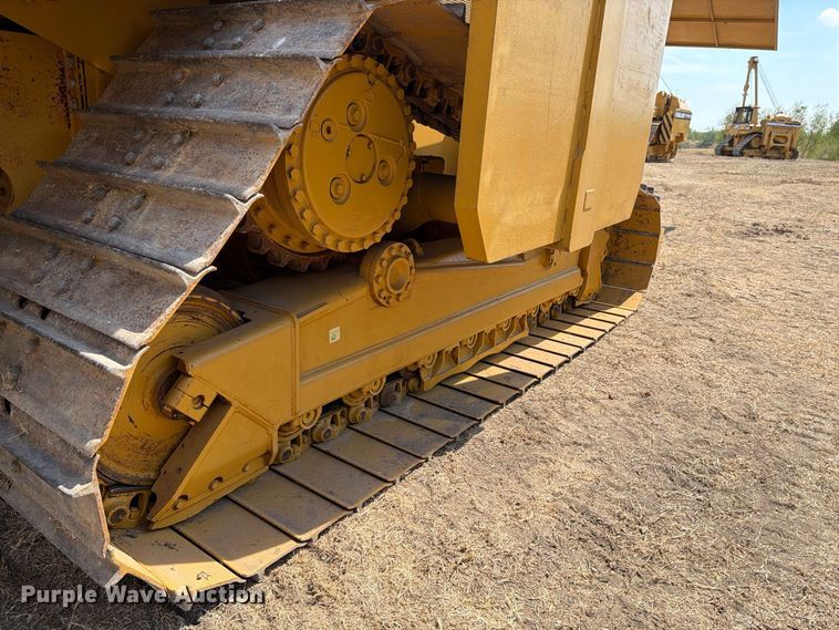 image for item FN3633 2006 Caterpillar D6N LGP tack tractor with pipelayer