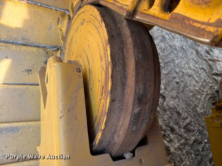 image for item FN3633 2006 Caterpillar D6N LGP tack tractor with pipelayer