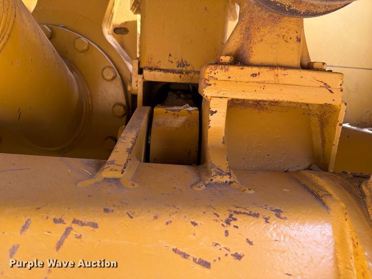 image for item FN3633 2006 Caterpillar D6N LGP tack tractor with pipelayer