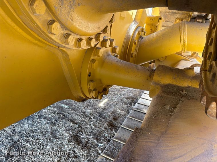 image for item FN3633 2006 Caterpillar D6N LGP tack tractor with pipelayer