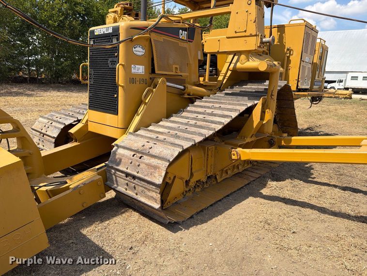 image for item FN3633 2006 Caterpillar D6N LGP tack tractor with pipelayer