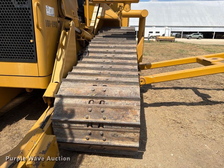 image for item FN3633 2006 Caterpillar D6N LGP tack tractor with pipelayer