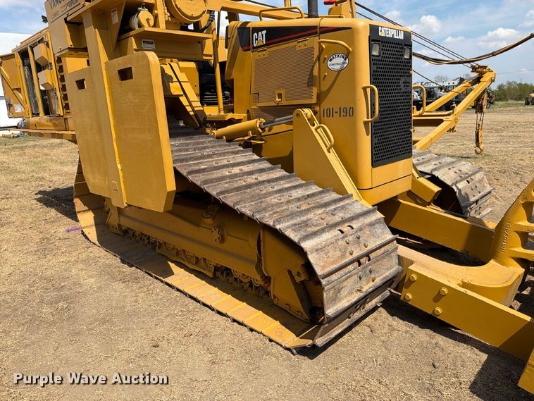 image for item FN3633 2006 Caterpillar D6N LGP tack tractor with pipelayer