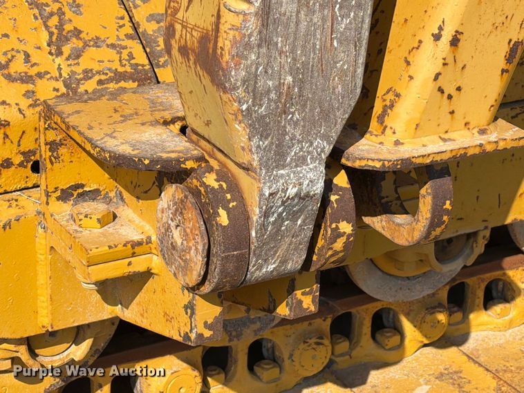 image for item FN3634 1987 Caterpillar D6D with 562 pipelayer