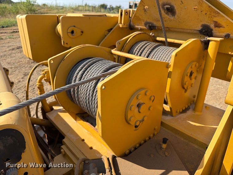 image for item FN3634 1987 Caterpillar D6D with 562 pipelayer