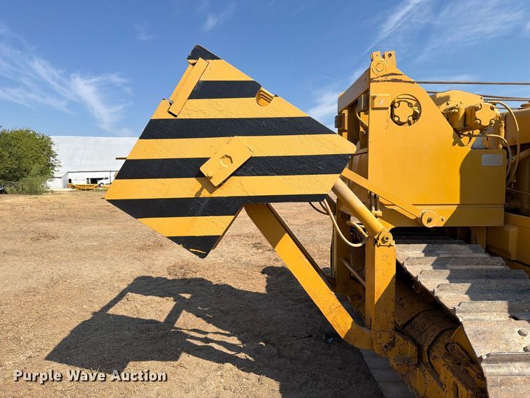 image for item FN3634 1987 Caterpillar D6D with 562 pipelayer