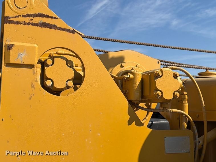 image for item FN3634 1987 Caterpillar D6D with 562 pipelayer