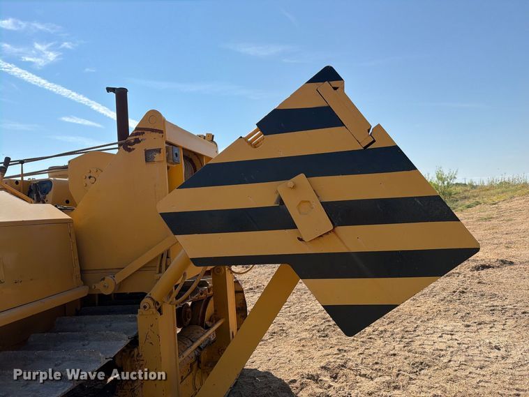 image for item FN3634 1987 Caterpillar D6D with 562 pipelayer