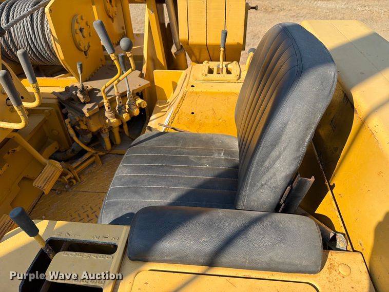 image for item FN3634 1987 Caterpillar D6D with 562 pipelayer