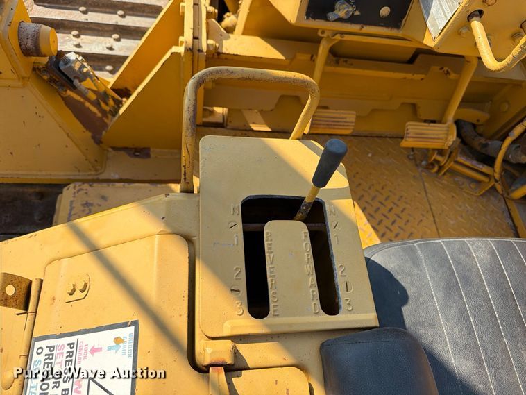 image for item FN3634 1987 Caterpillar D6D with 562 pipelayer