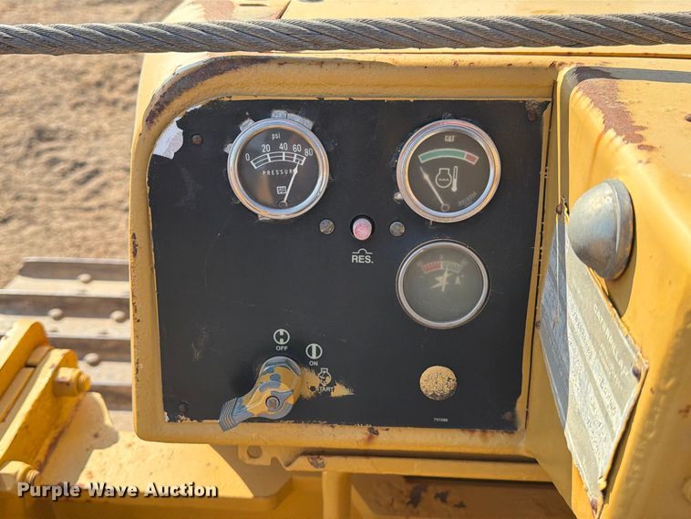 image for item FN3634 1987 Caterpillar D6D with 562 pipelayer