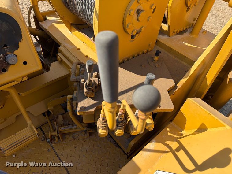 image for item FN3634 1987 Caterpillar D6D with 562 pipelayer