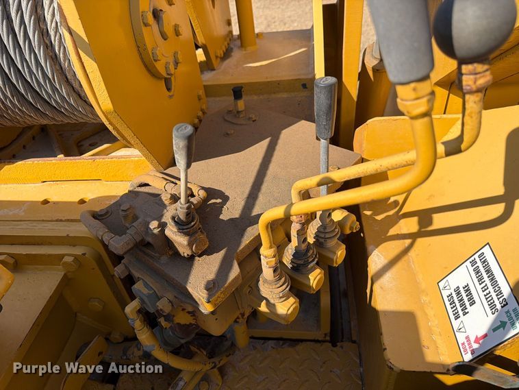 image for item FN3634 1987 Caterpillar D6D with 562 pipelayer